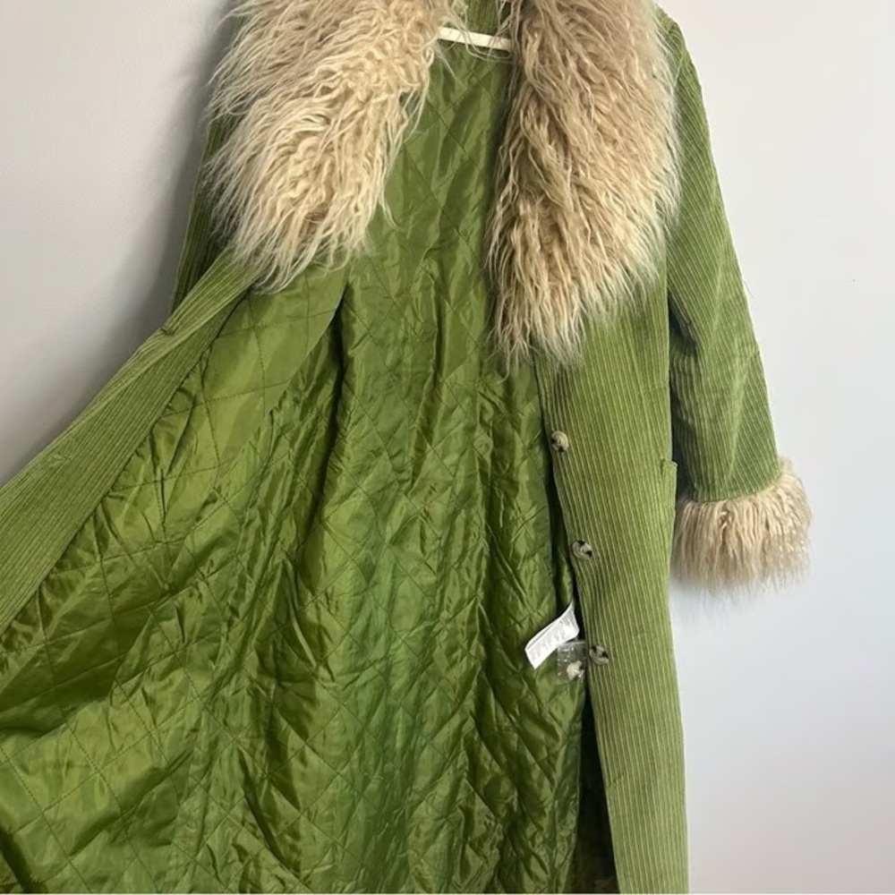 Urban Outfitters Green Jacket with Cream Faux Fur - Picture 4 of 6